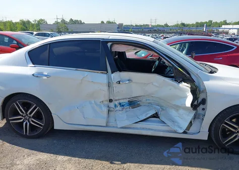 2017 Honda Accord Sport z USA, uszkodzony, nr VIN 1HGCR2F53HA266122